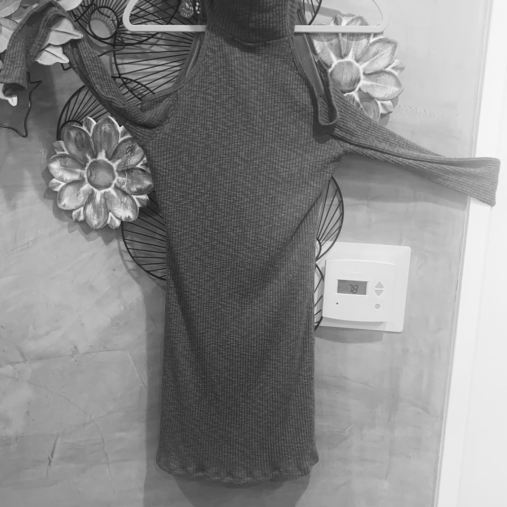 ILLA ILLA sweater top.